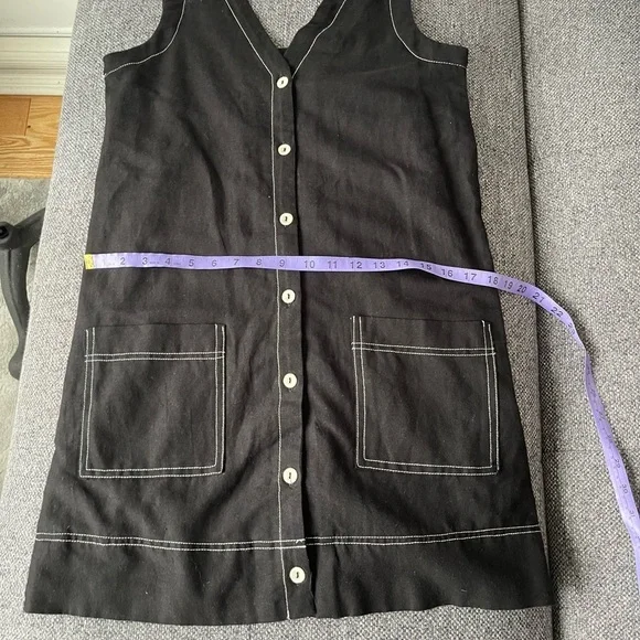 Elegant black shift dress with white contrast topstitching - Picture 6 of 8